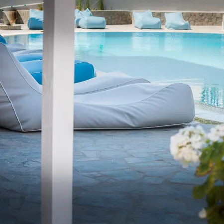 Anika فاليراكي