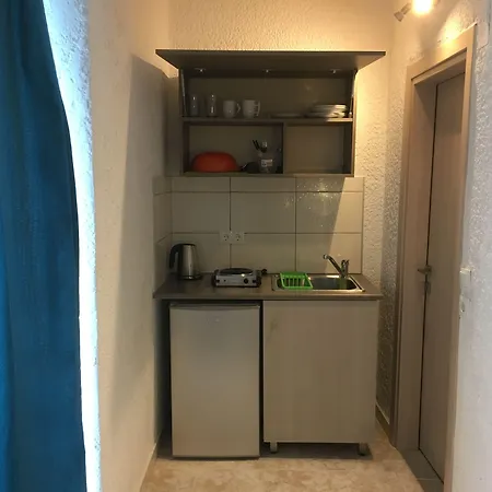 Anika فاليراكي