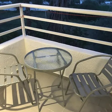 Anika فاليراكي