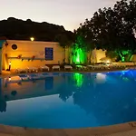 Anika Aparthotel 3*